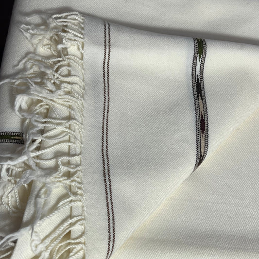 Pure Swati Lamb Wool Shawl – Lightweight Winter Luxury in Cream White | Kinocart