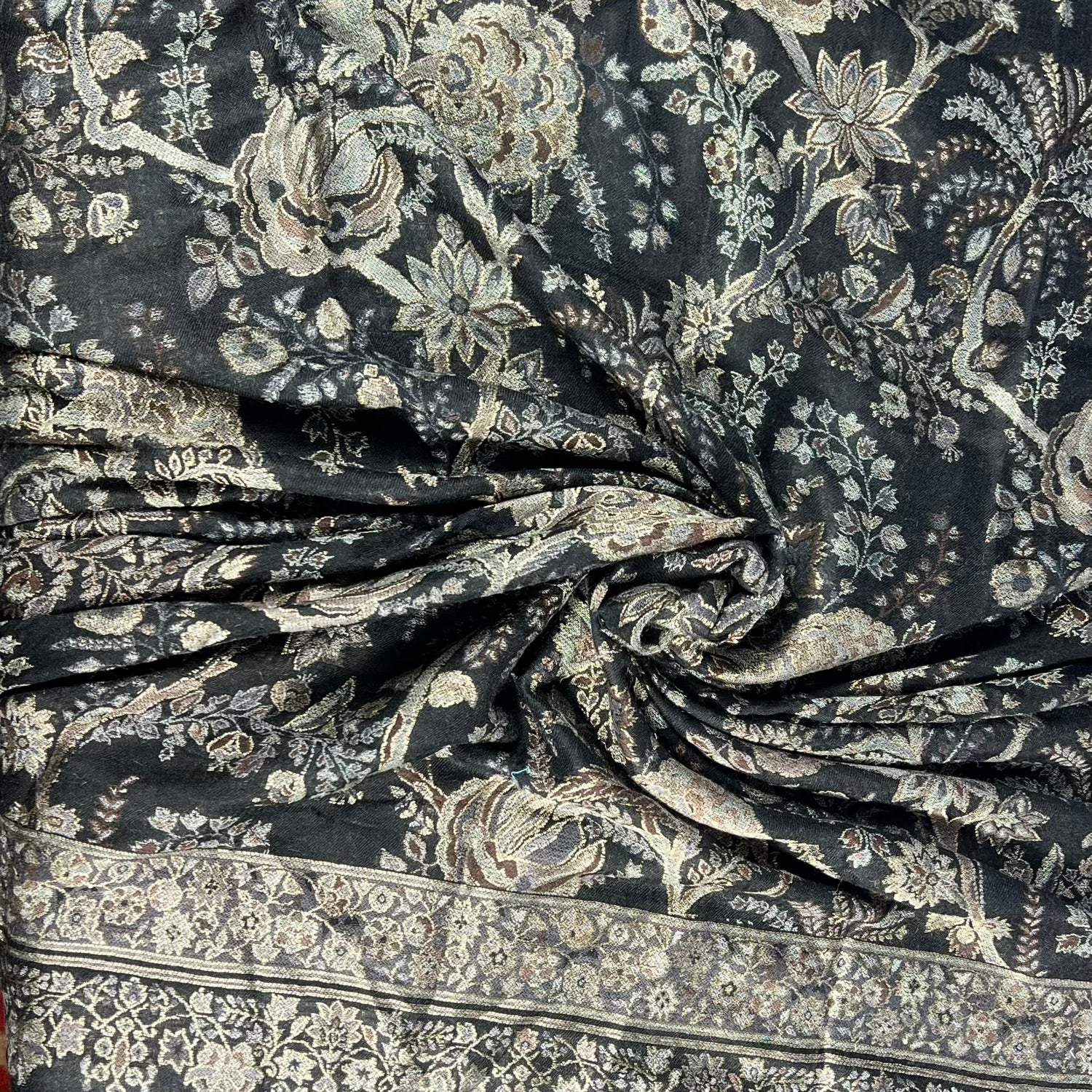 Zari Pashmina Floral patterned Shawl 